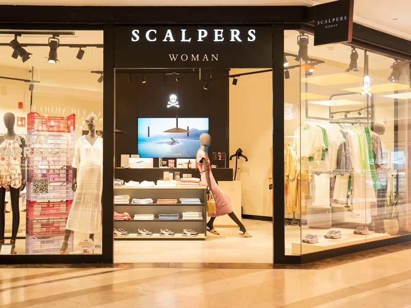 Tienda scalpers woman