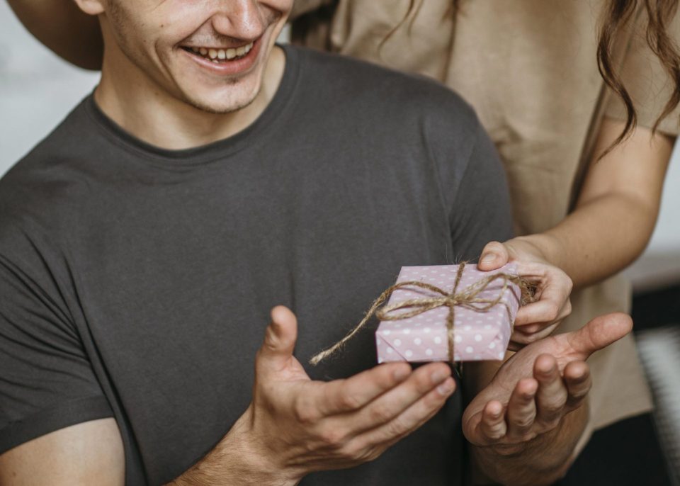 Novia novio sorprendente dia san valentin