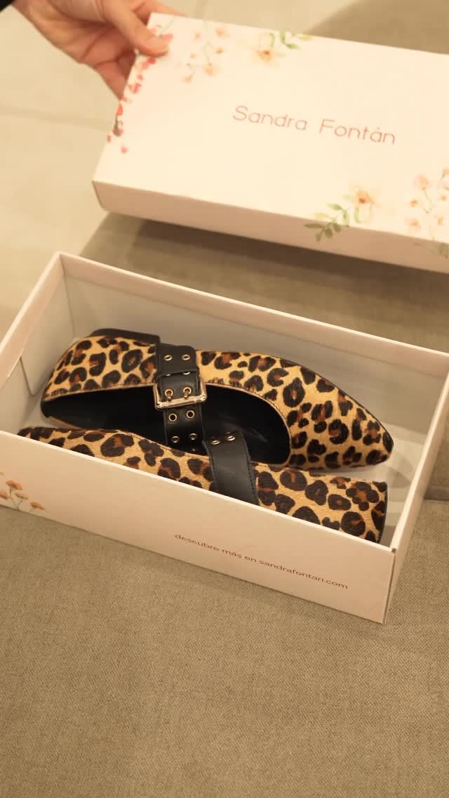 👢 New season, new steps  La temporada avanza y en @krackonline encontramos el calzado que lo tiene todo: tendencia, comodidad y ese toque versátil que funciona con cualquier look.
En el reel de hoy, cinco modelos que vas a querer estrenar ya:  👉 Mocasines Saldaña, de Sandra Fontán
👉 Botines de tacón cowboy TYR, de Limma
👉 Botines Classic Ultra Mini con plataforma, de UGG
👉 Bailarinas Badaceli, de Sandra Fontán
👉 Botines Medea, de Limma  La decisión difícil no es qué ponerte… sino cuál elegir primero.  #CentroOeste #FeelingFashion #Majadahonda